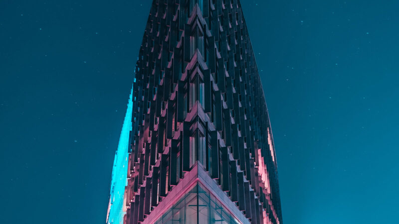 Valeurs Edifitek : Architecture d'un bâtiment de nuit
